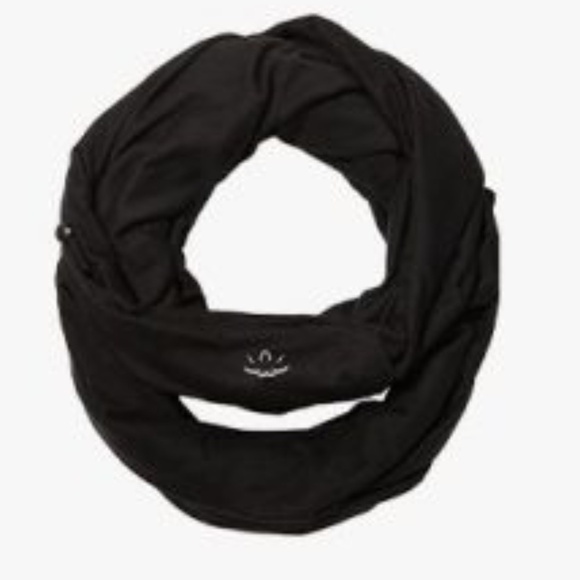 Beyond Yoga Hidden Pocket Infinity Scarf - Picture 2 of 4